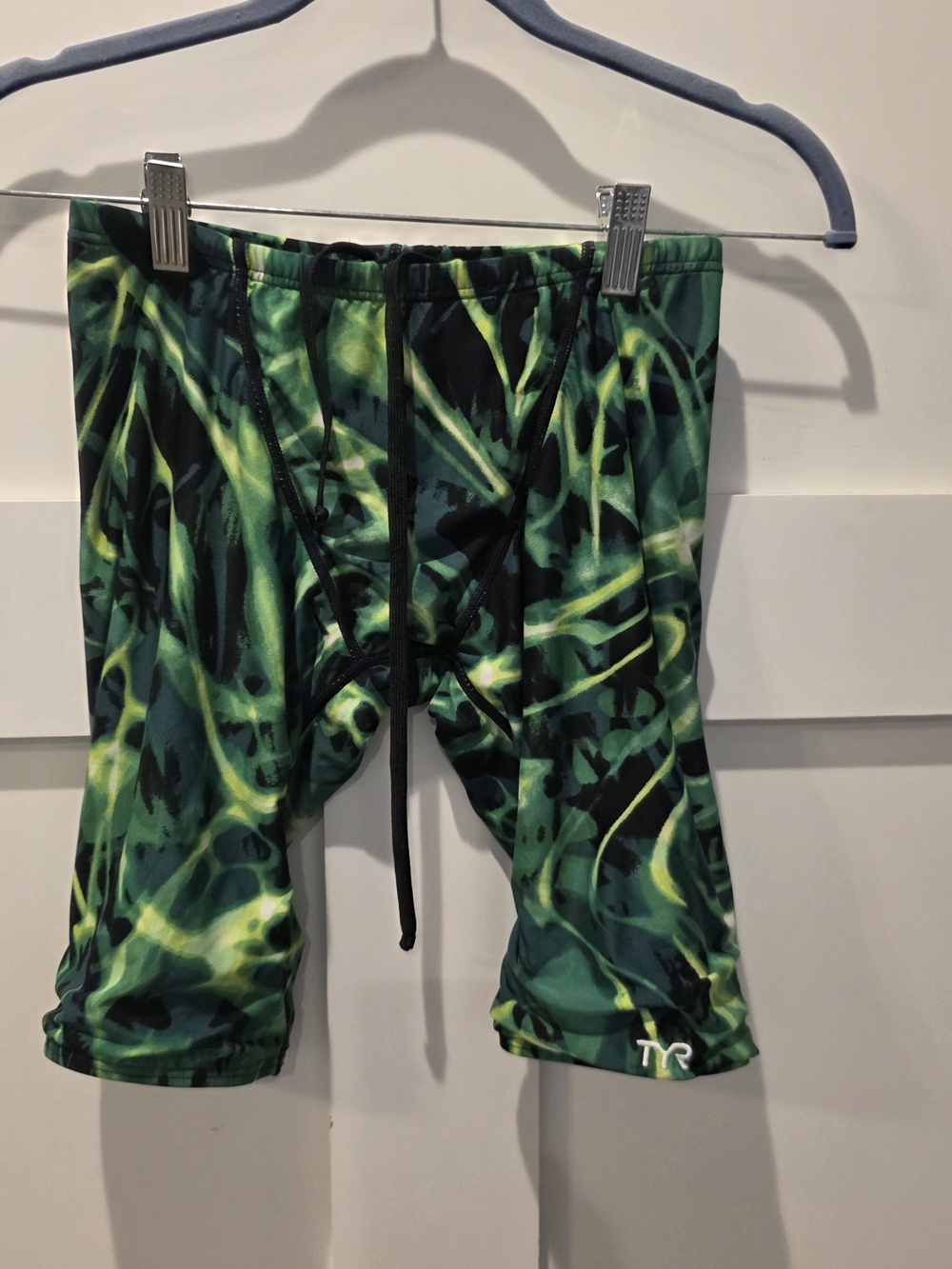 TYR Mens Swimsuit Jammer Green Drawstring Bottom size 28 S Swirl Shorts Trunks